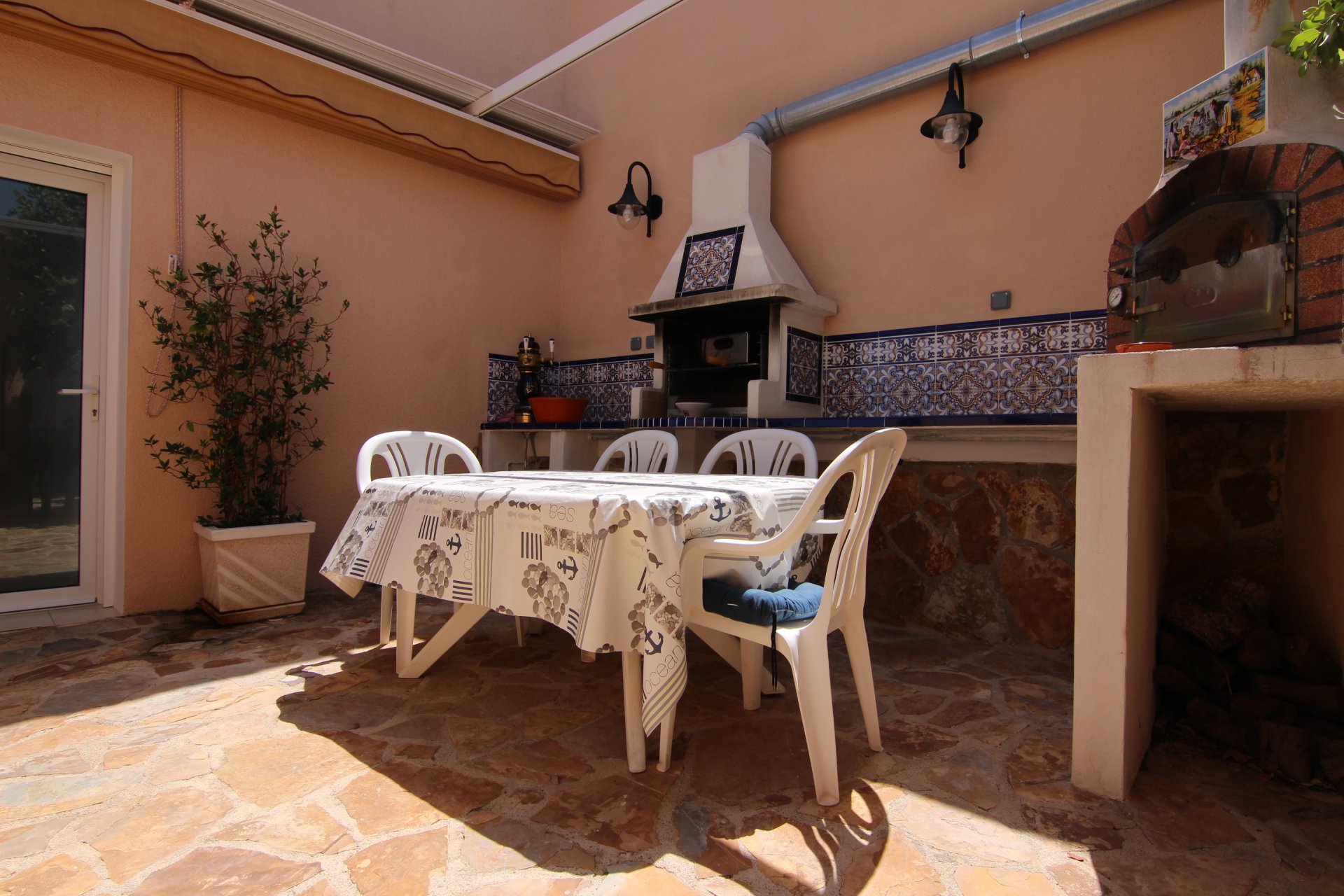 5853236165b34cdb9ca8a40.79968741_1920