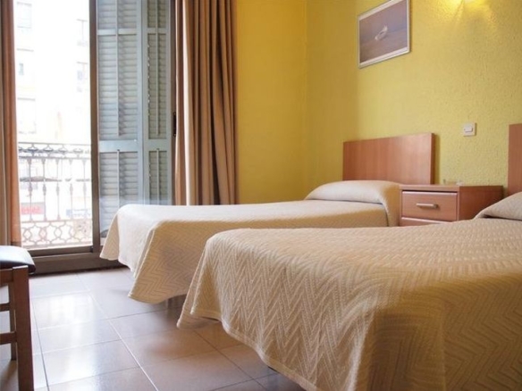 Two-star hotel in Lloret de Mar.