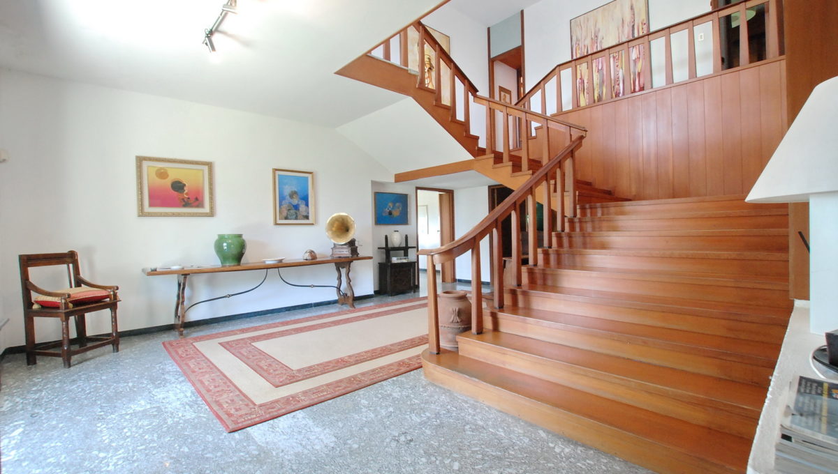 6-1200×680-1 A large estate in Arona.