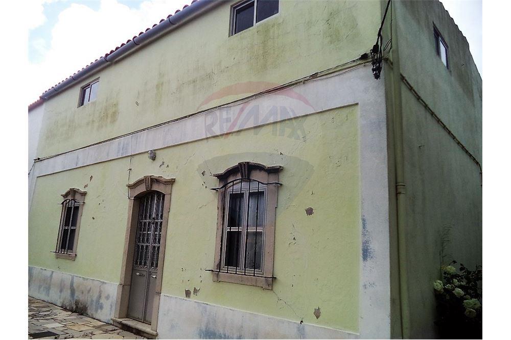 4-Bedroom Villa w/land – Gorjões