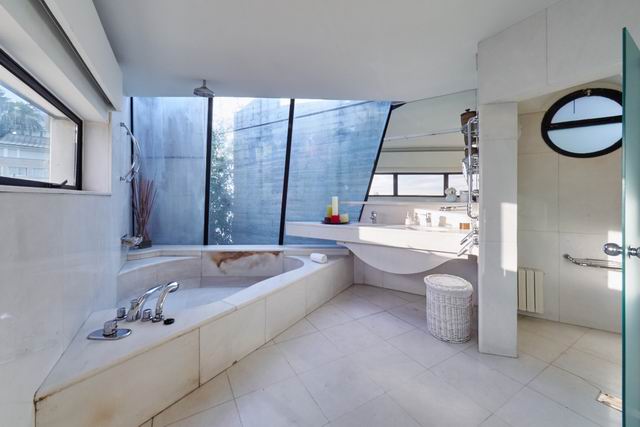 Luxurious villa in Esplugas de Llobregat.