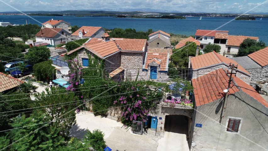 Stone house on Pašman, Ugrinići, 96 m2