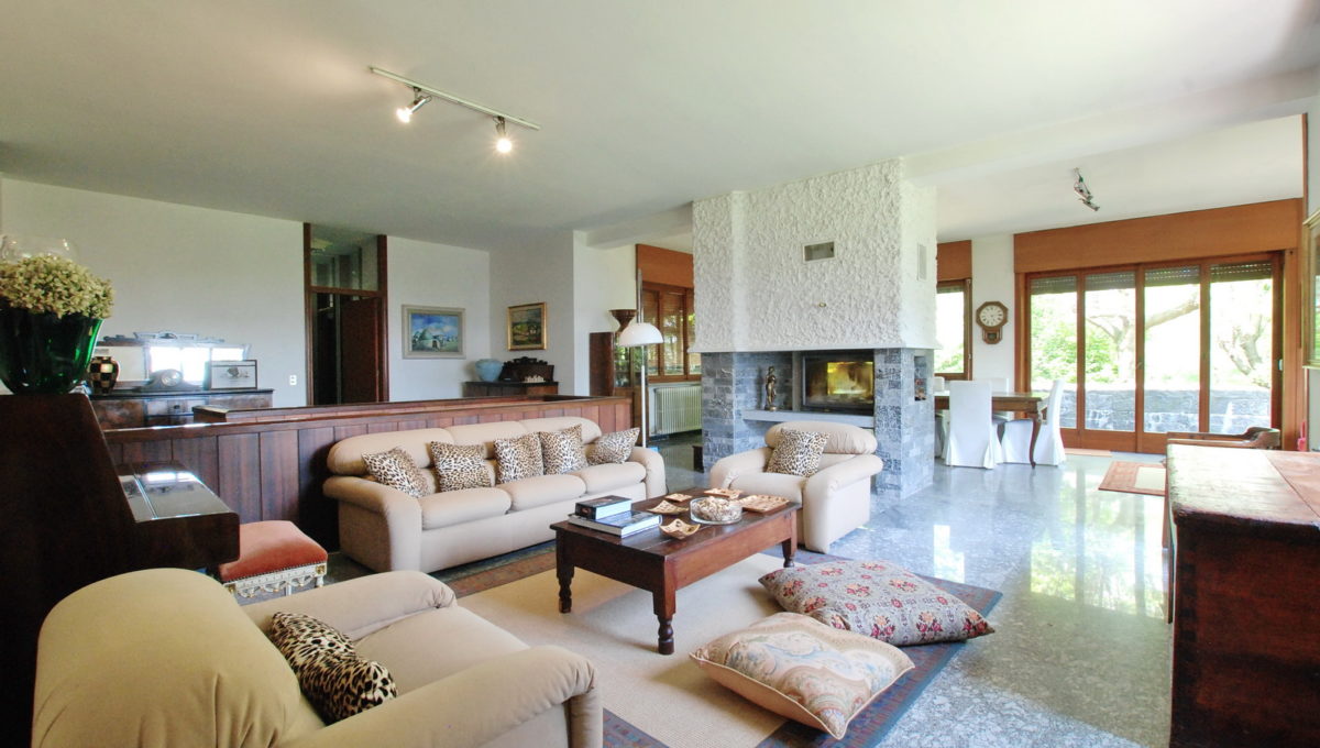 8-1200×680-1 A large estate in Arona.