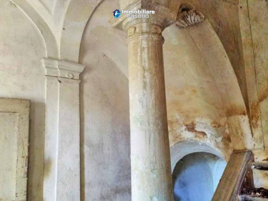 Ancient stone cottage with hill views for sale in Italy