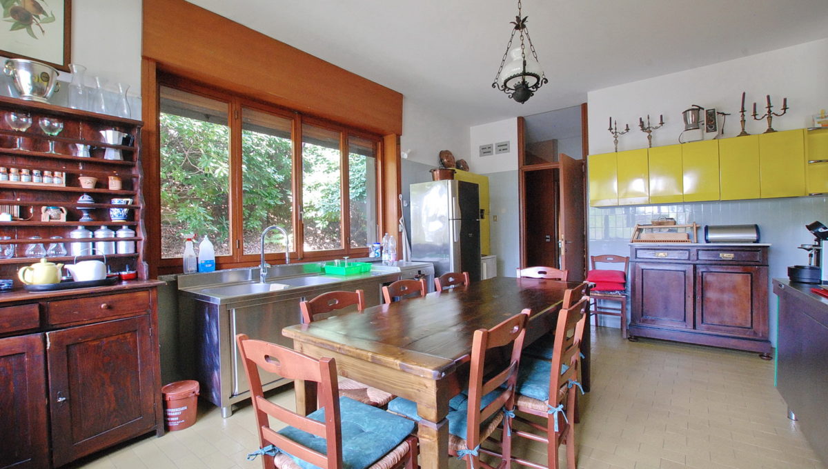 9-1200×680-1 A large estate in Arona.