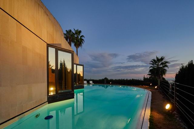 Luxurious villa in Esplugas de Llobregat.