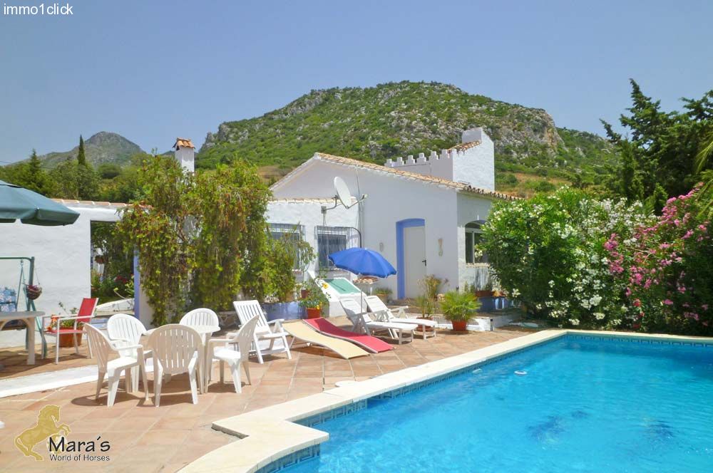 Great apartments and horse stable near Estepona, Costa del Sol.