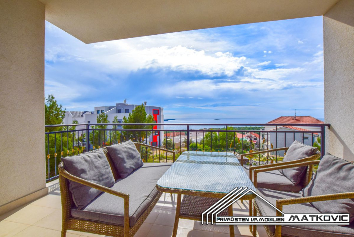 LUXURY APARTMENT ON THE FIRST FLOOR WITH SWIMMING POOL