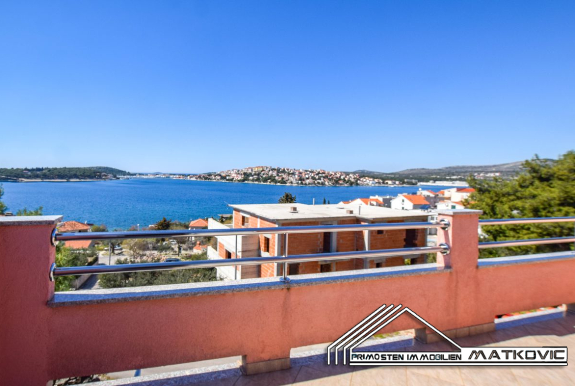 BEAUTIFUL WELL-KEPT APARTMENT HOUSE IN ROGOZNICA WITH BEAUTIFUL SEA VIEW