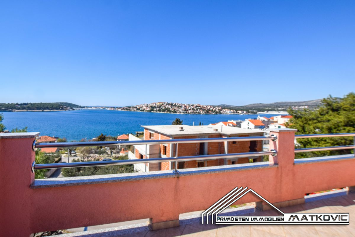 BEAUTIFUL WELL-KEPT APARTMENT HOUSE IN ROGOZNICA WITH BEAUTIFUL SEA VIEW
