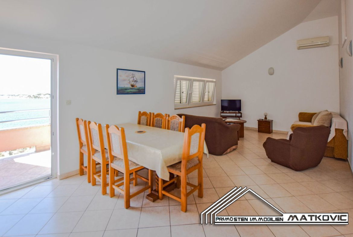 BEAUTIFUL WELL-KEPT APARTMENT HOUSE IN ROGOZNICA WITH BEAUTIFUL SEA VIEW