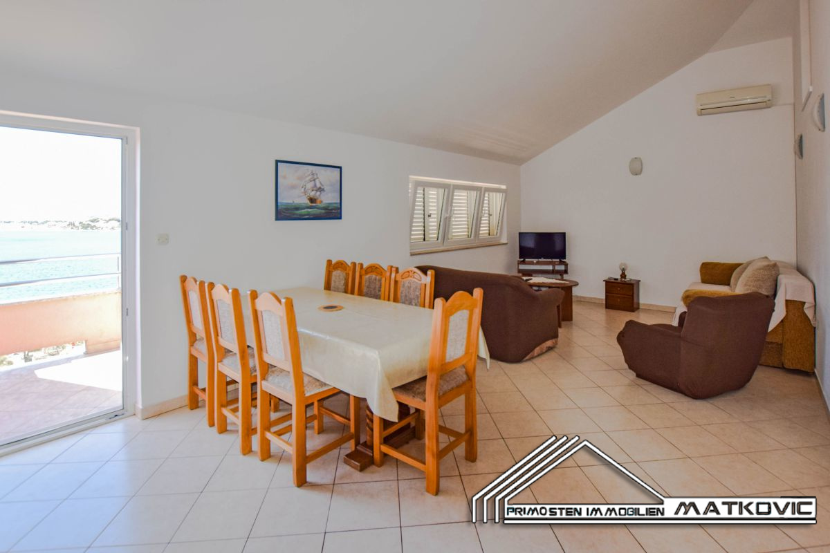 BEAUTIFUL WELL-KEPT APARTMENT HOUSE IN ROGOZNICA WITH BEAUTIFUL SEA VIEW