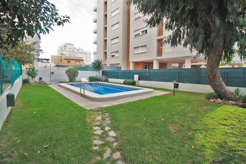 Apartment with own courtyard, in Torrevieja.