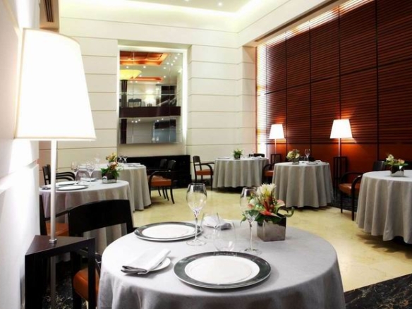 Restaurant for long-term rent in Milan.