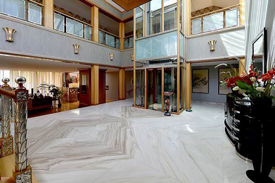 Villa, with panoramic views of lake Geneva, in Vesenaz.