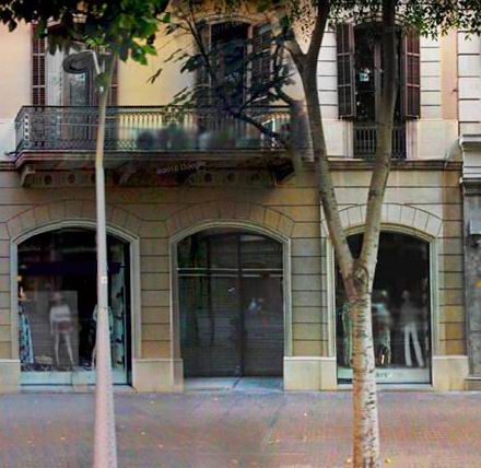 Complex of commercial premises in the center of Barcelona.