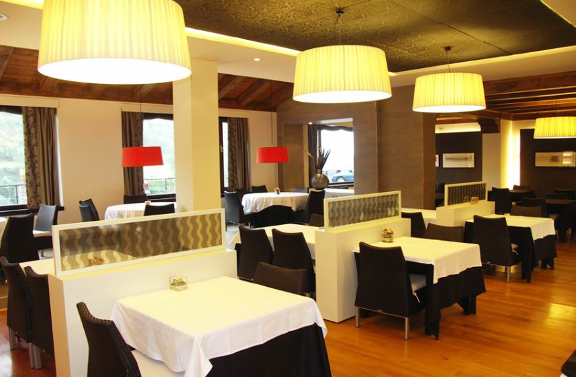 Hotel four stars, in a ski resort, in Valle de Aran (Catalonia).