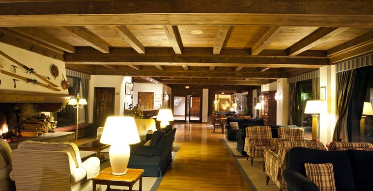 Hotel four stars, in a ski resort, in Valle de Aran (Catalonia).