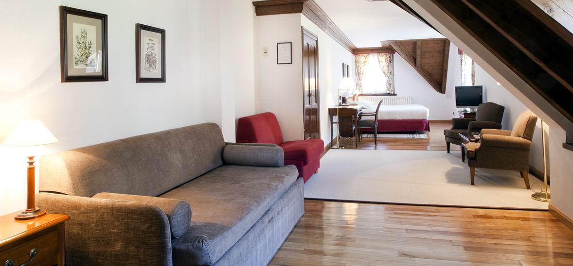 Hotel four stars, in a ski resort, in Valle de Aran (Catalonia).