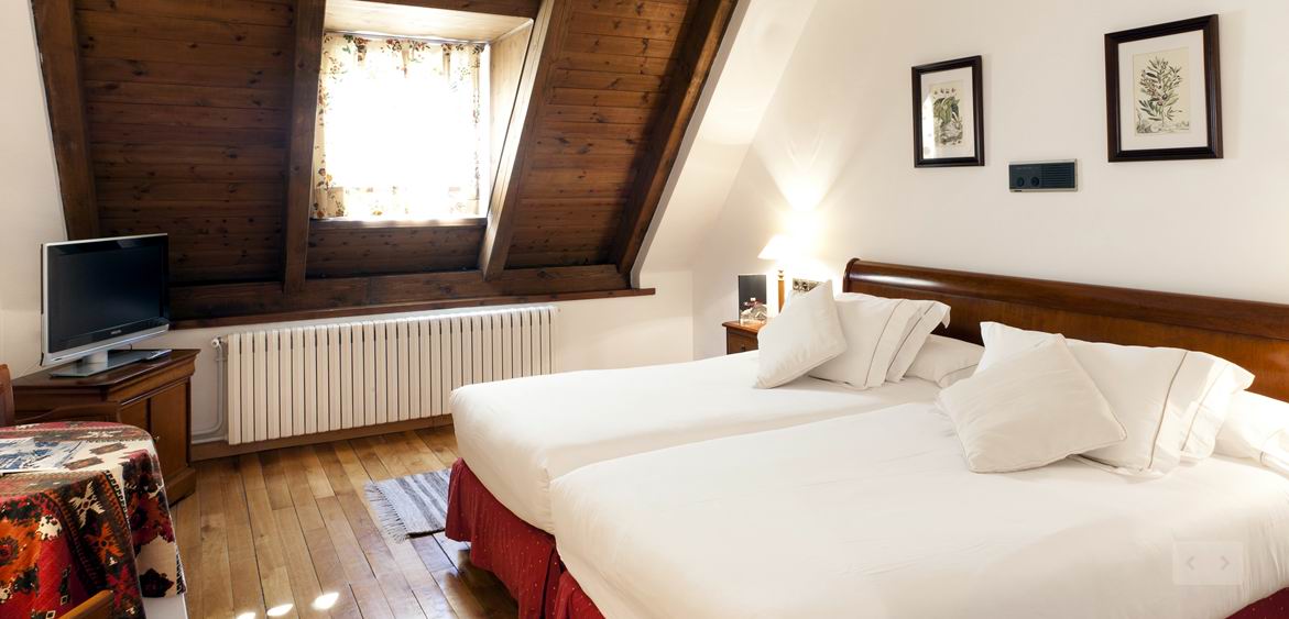 Hotel four stars, in a ski resort, in Valle de Aran (Catalonia).