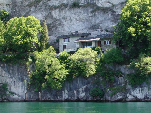 Villa, on the first line from the lake, in Leggiuno.