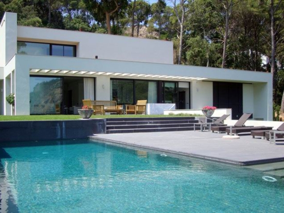 Magnificent villa, on the first line from the sea, in Aiguablava (Begur).