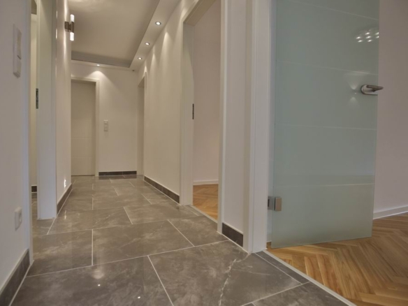 Renovated apartment, in the park, in Munich.