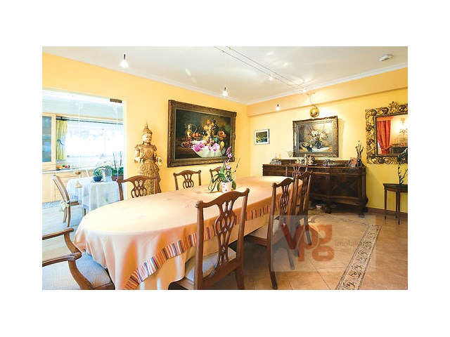 V4+2 Villa