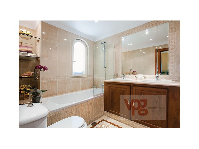 V4+2 Villa