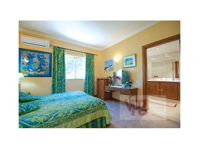 V4+2 Villa