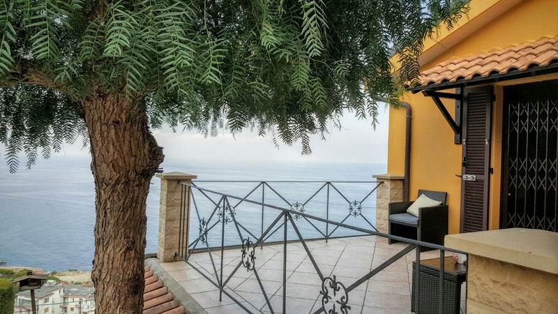 Villa with panoramic view, in San Remo.