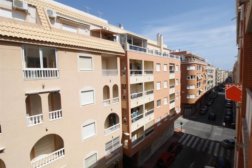Apartment with a good repair, in Torrevieja.