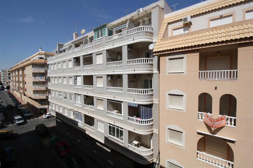 Apartment with a good repair, in Torrevieja.