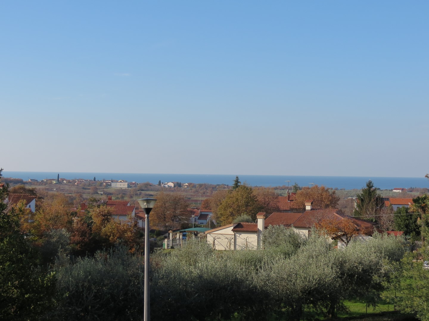 2 km to the city of Poreč.
