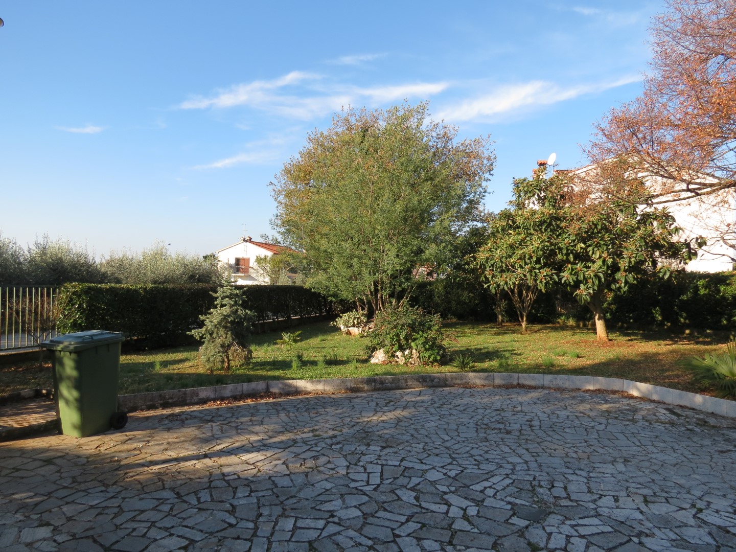 2 km to the city of Poreč.