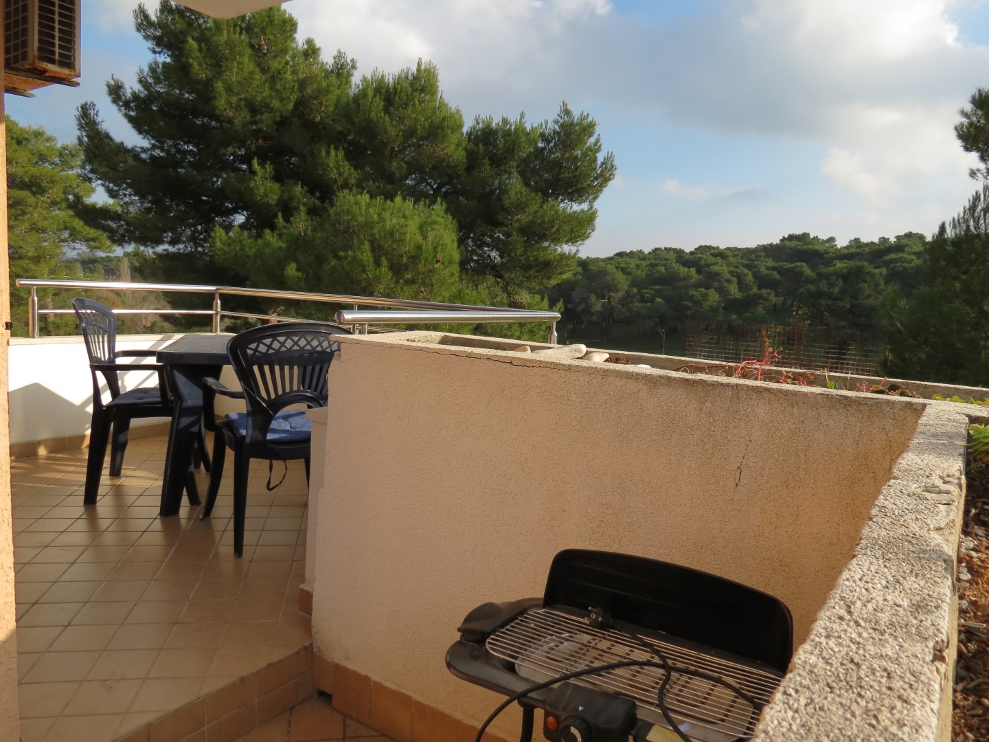 We are selling the apartment in excellent location, close proximity of Stupice camp.