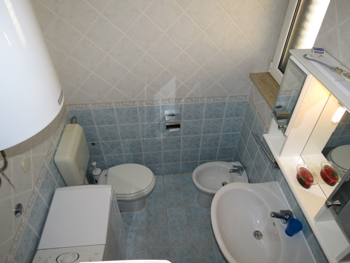 We are selling the apartment in excellent location, close proximity of Stupice camp.