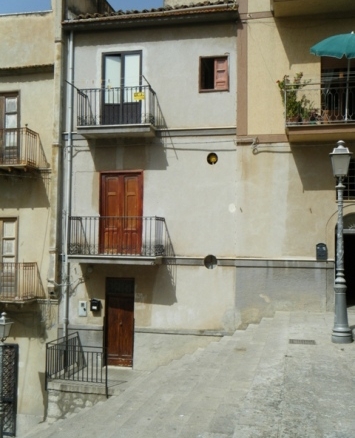 sh 428, town house, Caccamo, Sicily
