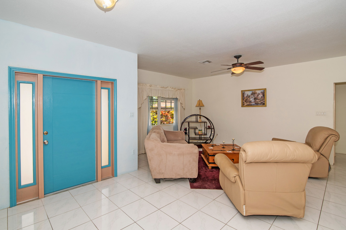 LowerValley-House-40-Content-Cayman-LivingC GRAND CAYMAN’s Property