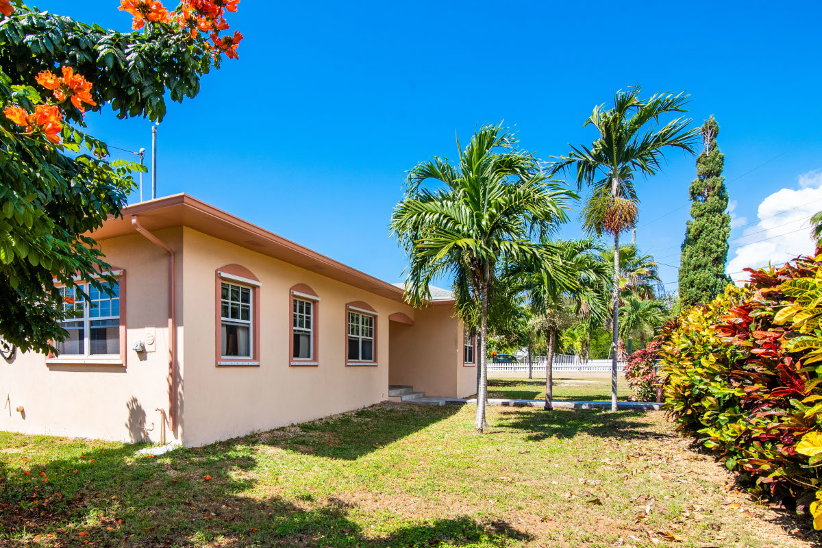 LowerValley-House-40-Content-Drive-Cayman-W GRAND CAYMAN’s Property
