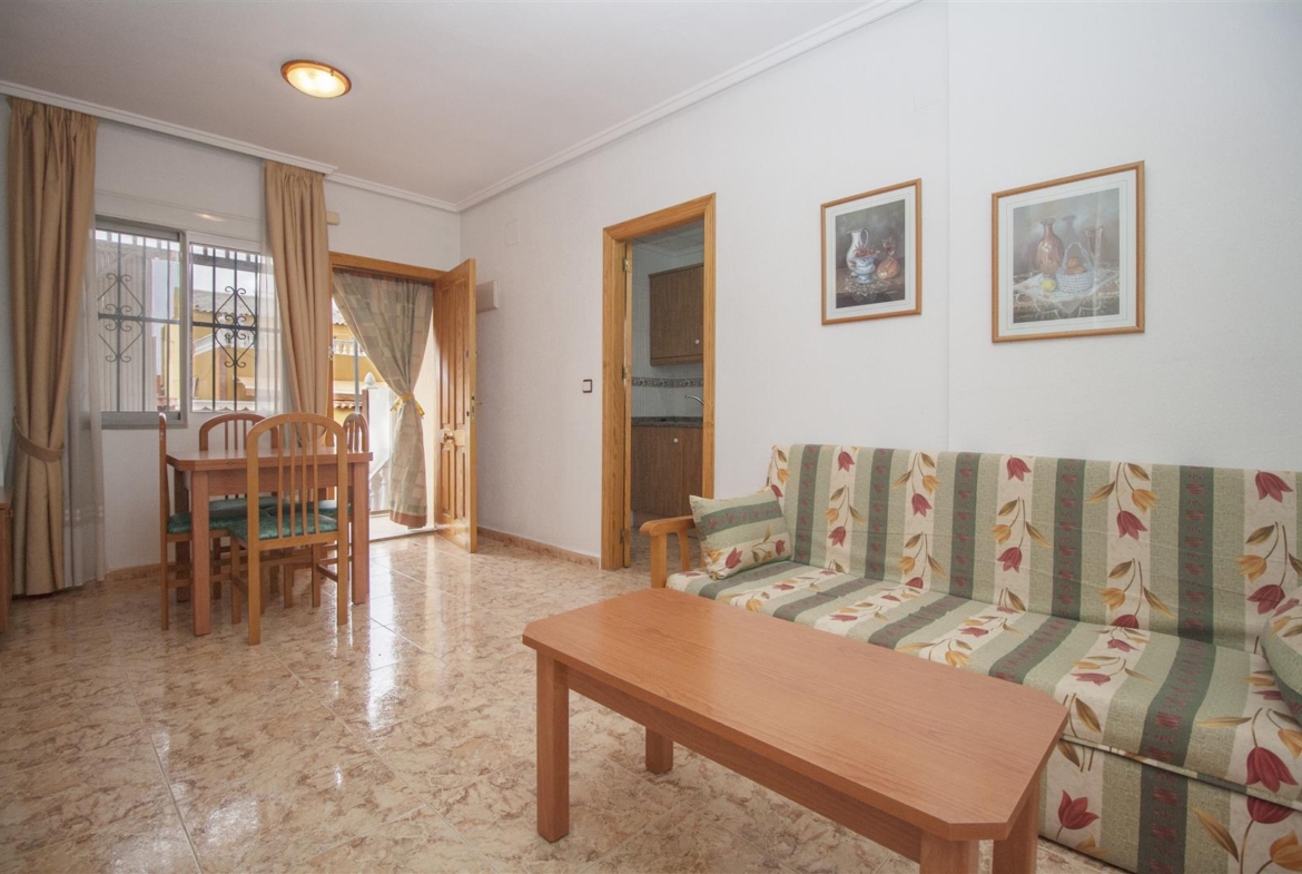 Apartment with own courtyard, in Torrevieja.
