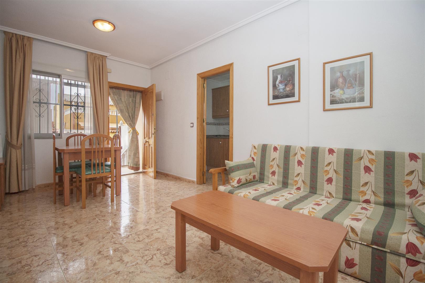 Apartment with own courtyard, in Torrevieja.
