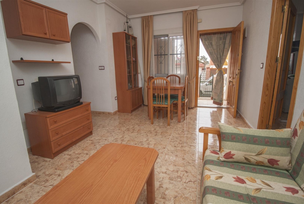 Apartment with own courtyard, in Torrevieja.