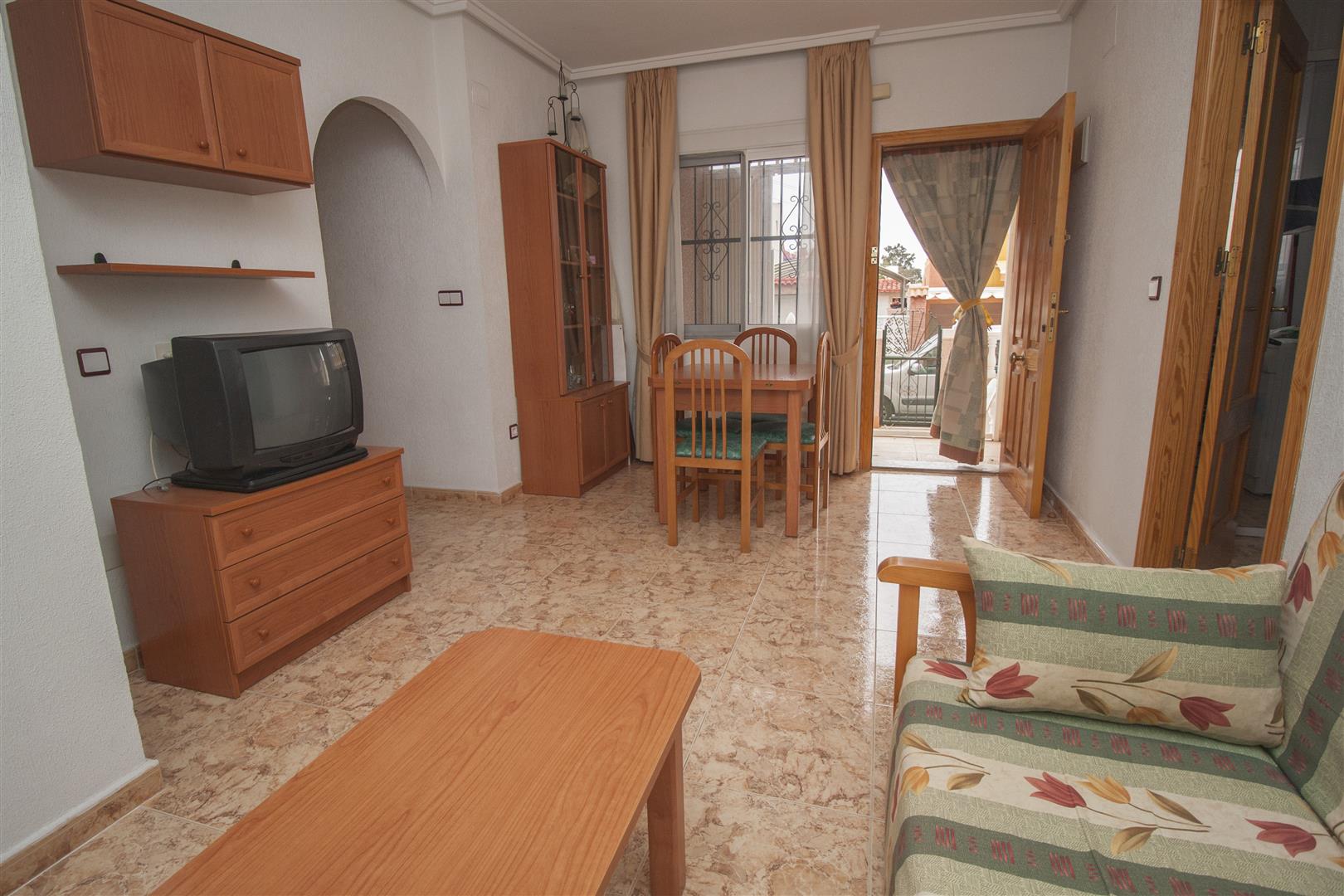 Apartment with own courtyard, in Torrevieja.