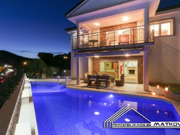 OASIS OF WELL-BEING IN MARINA WITH HIGH QUALITY INTERIOR AND EXTERIOR