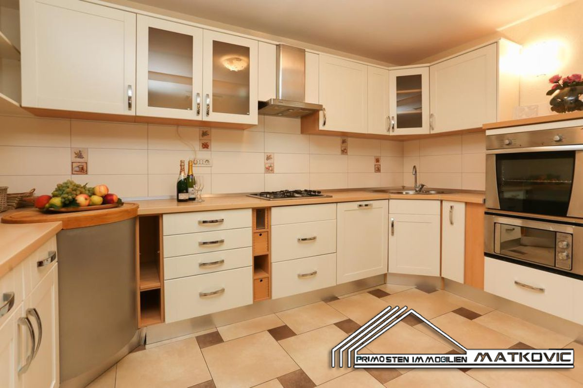 OASIS OF WELL-BEING IN MARINA WITH HIGH QUALITY INTERIOR AND EXTERIOR