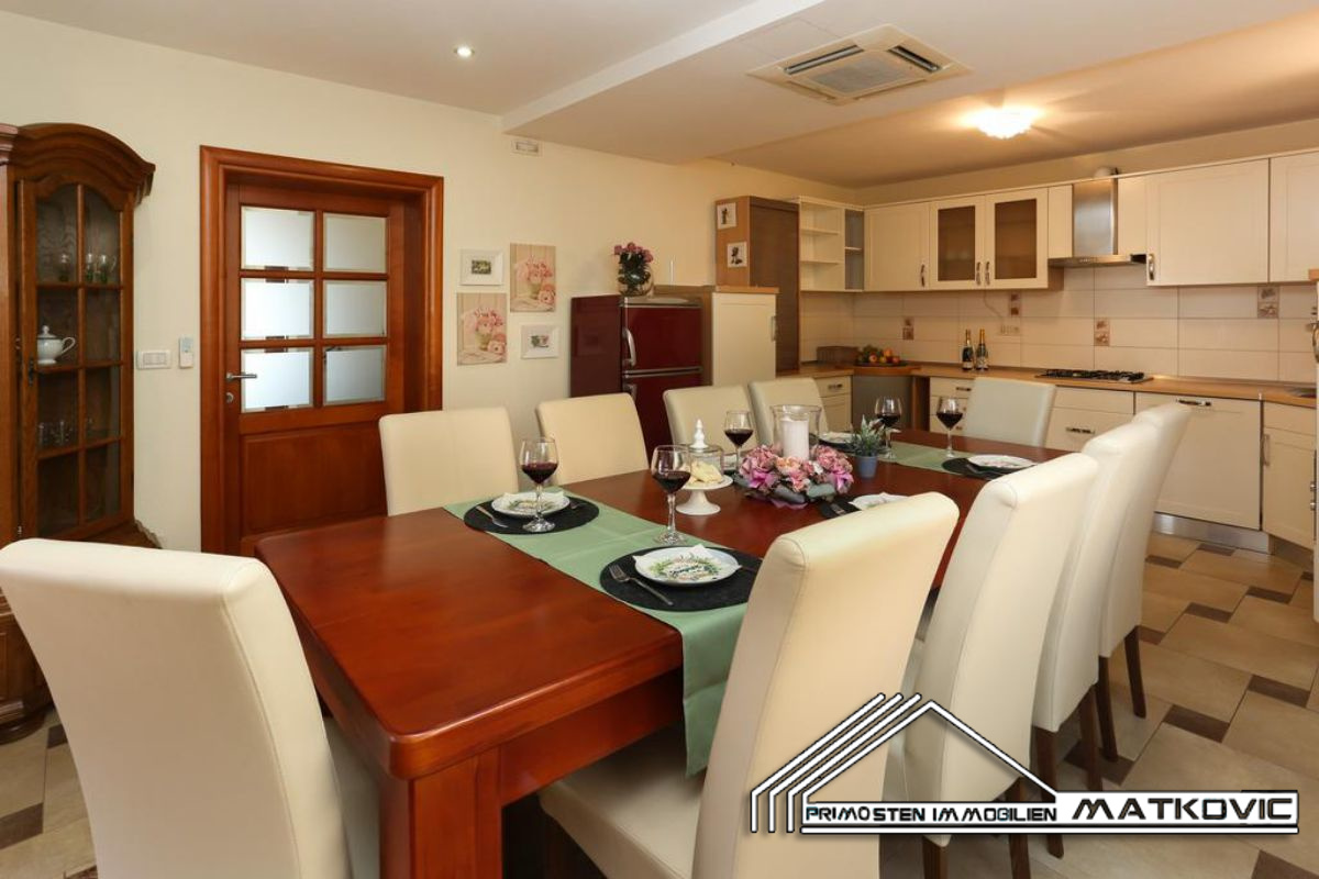 OASIS OF WELL-BEING IN MARINA WITH HIGH QUALITY INTERIOR AND EXTERIOR