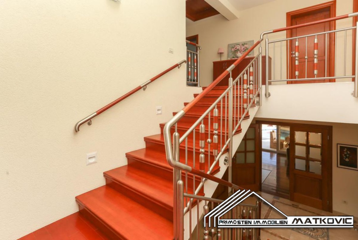 OASIS OF WELL-BEING IN MARINA WITH HIGH QUALITY INTERIOR AND EXTERIOR