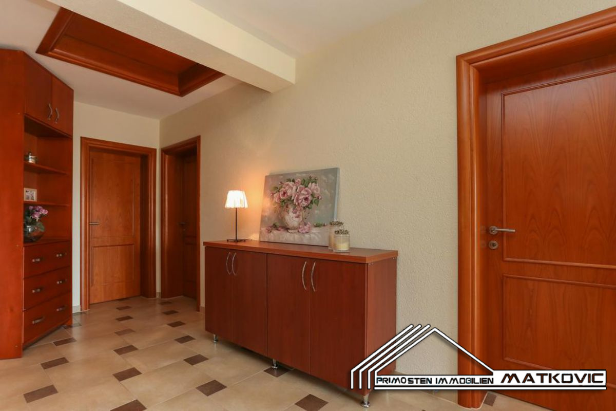 OASIS OF WELL-BEING IN MARINA WITH HIGH QUALITY INTERIOR AND EXTERIOR