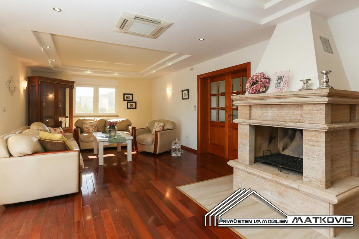 OASIS OF WELL-BEING IN MARINA WITH HIGH QUALITY INTERIOR AND EXTERIOR